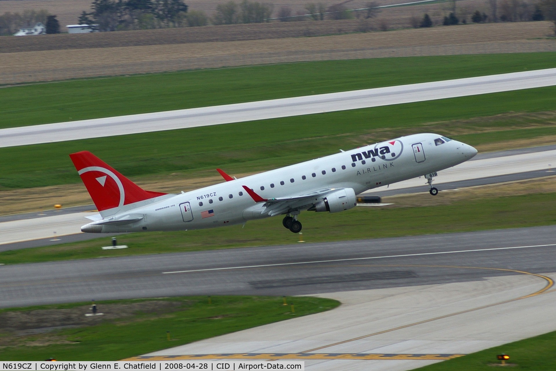 N619CZ, 2008 Embraer 175LR (ERJ-170-200LR) C/N 17000213, Taking off runway 31