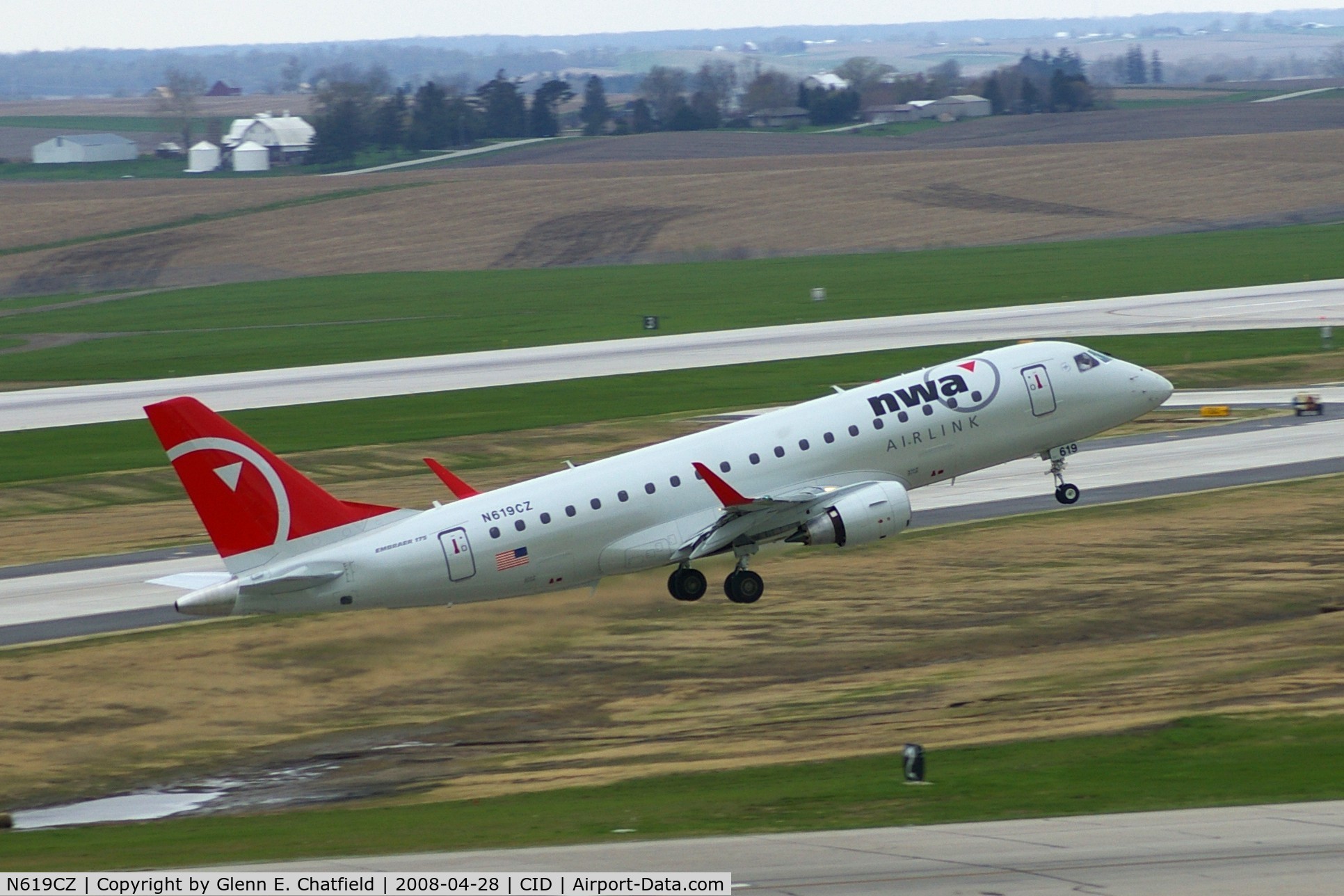 N619CZ, 2008 Embraer 175LR (ERJ-170-200LR) C/N 17000213, Taking off runway 31