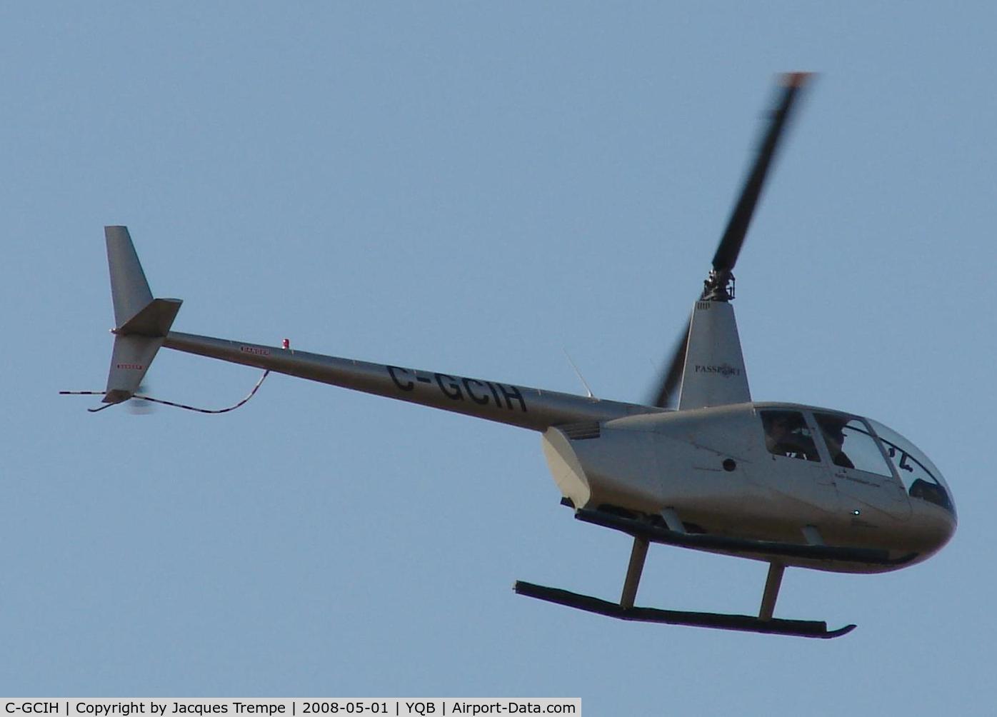 C-GCIH, 2006 Robinson R44 II C/N 11103, Over the St-Lawrence River bank