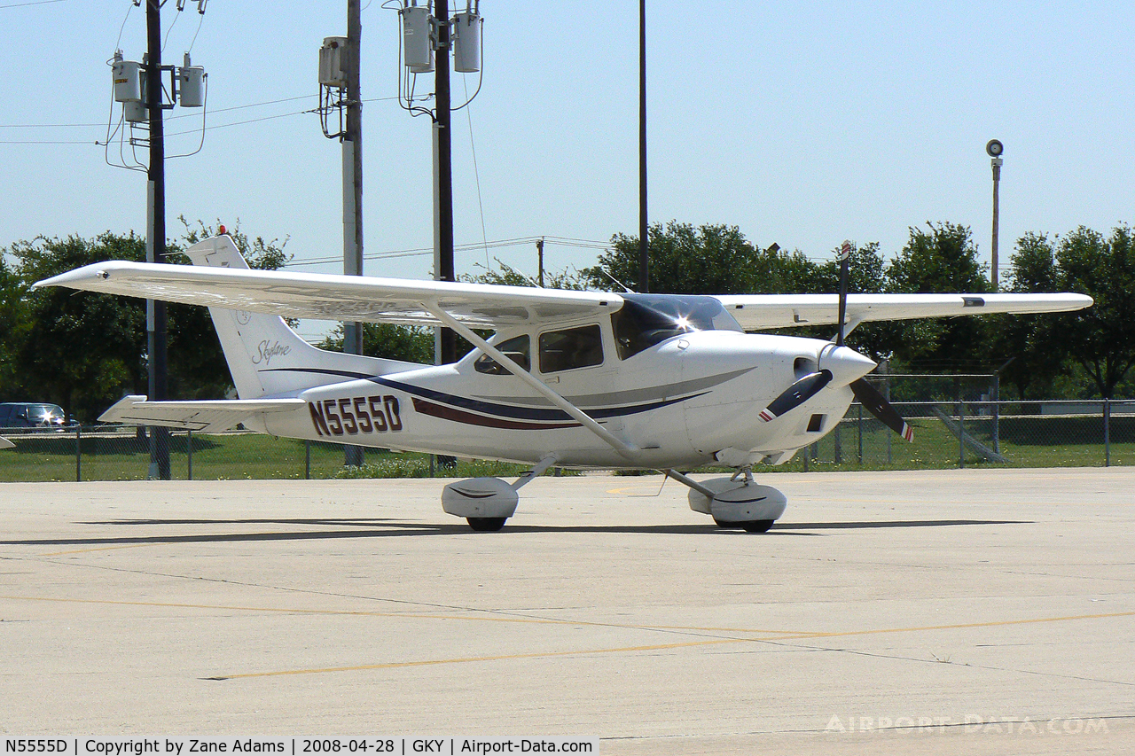 N5555D, 1999 Cessna 182S Skylane C/N 18280459, Cessna 182S at Arlington Municipal