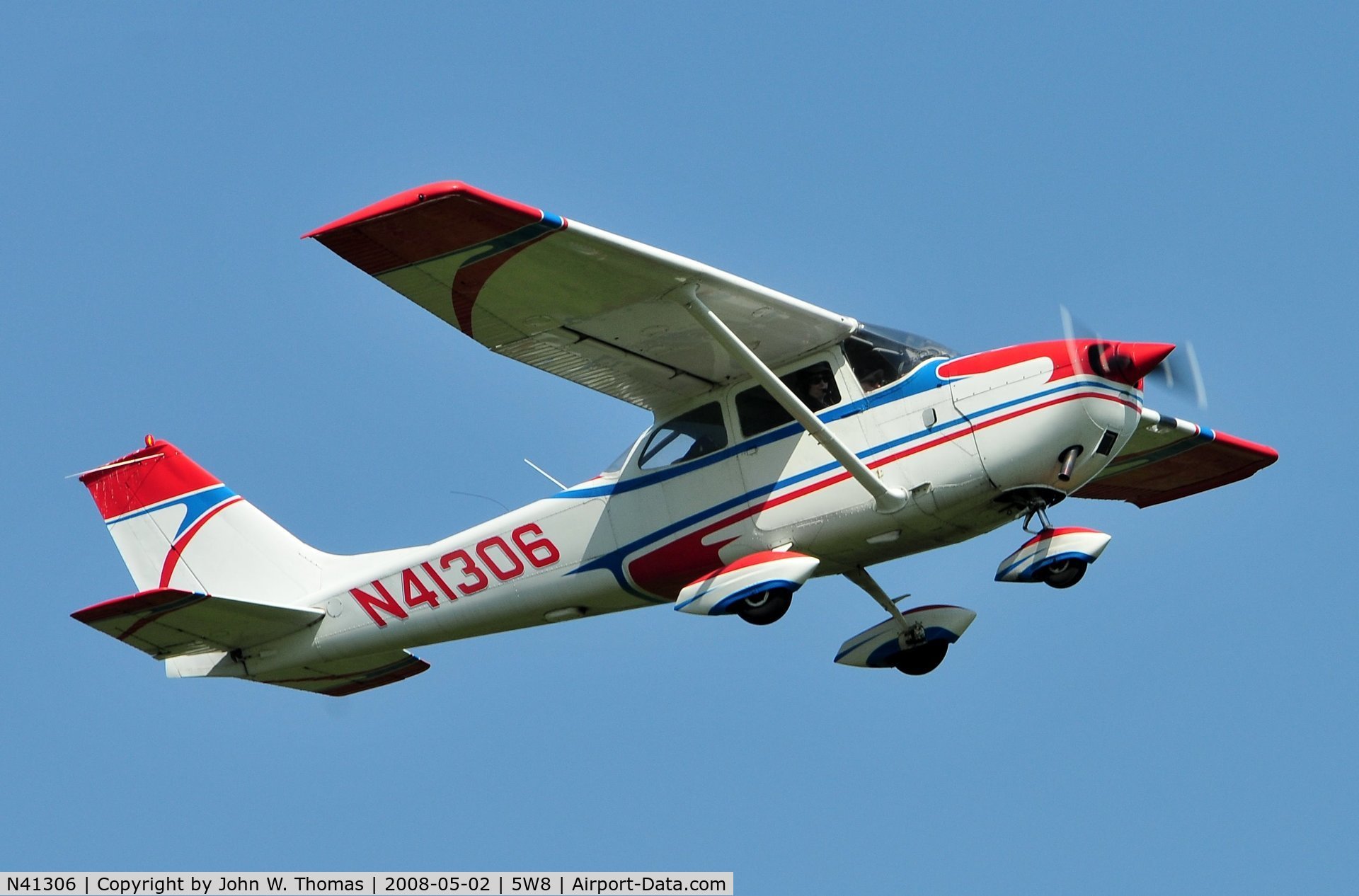 N41306, 1969 Cessna 172K Skyhawk C/N 17258310, Departing runway 22