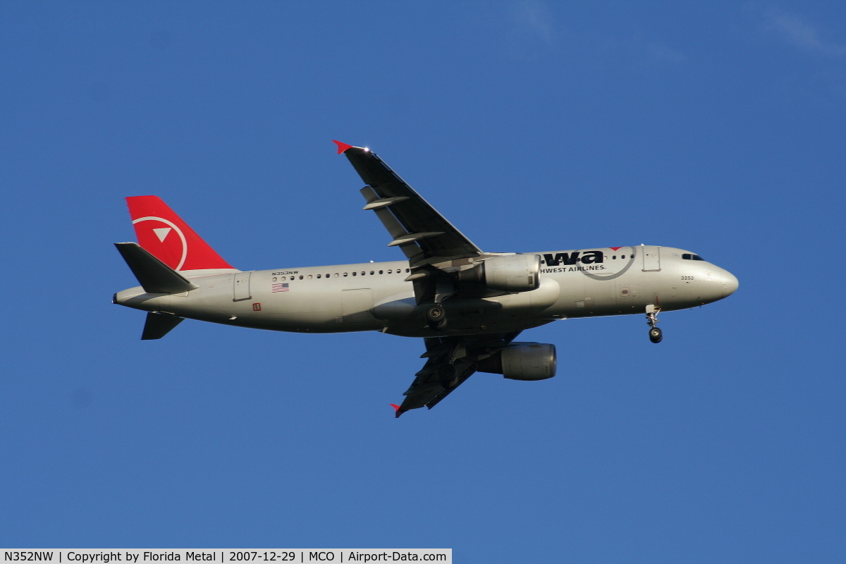 N352NW, 1998 Airbus A320-212 C/N 778, Northwest