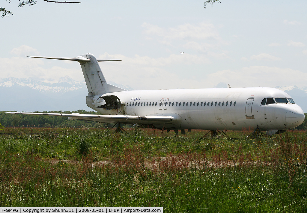 F-GMPG, 1991 Fokker 100 (F-28-0100) C/N 11362, Still stored @ PUF in all white c/s after t/o failure