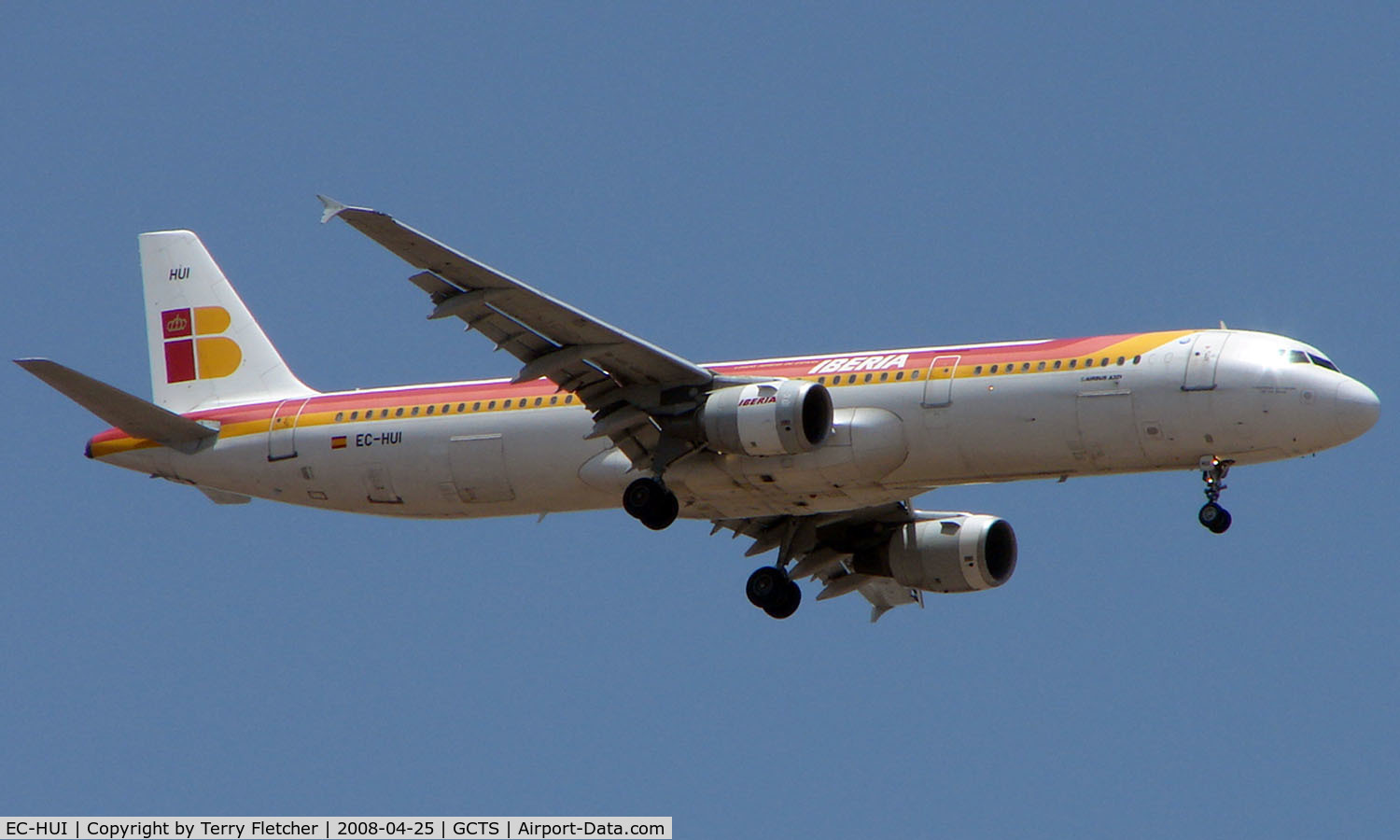 EC-HUI, 1999 Airbus A321-211 C/N 1027, Iberia A321 on the lunchtime arrival into Tenerife South from Madrid