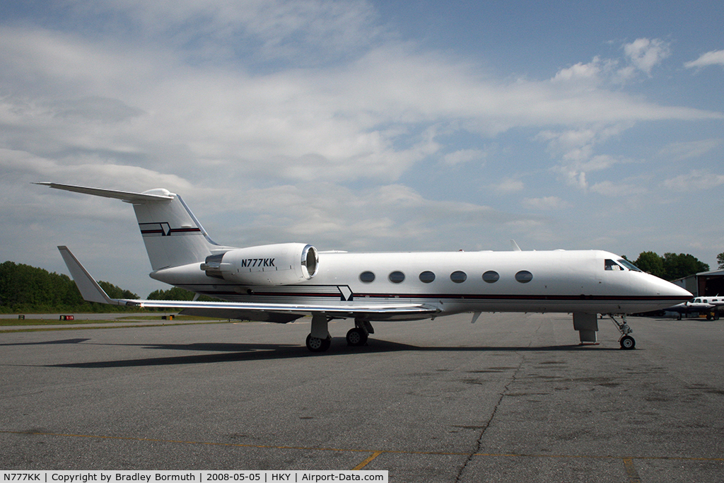 N777KK, Gulfstream Aerospace G-IV C/N 1429, A great day to take pictures.