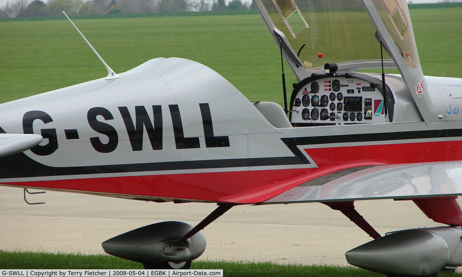 G-SWLL, 2005 Aero AT-3 R100 C/N AT3-012, A closer view inside this Polish Trainer