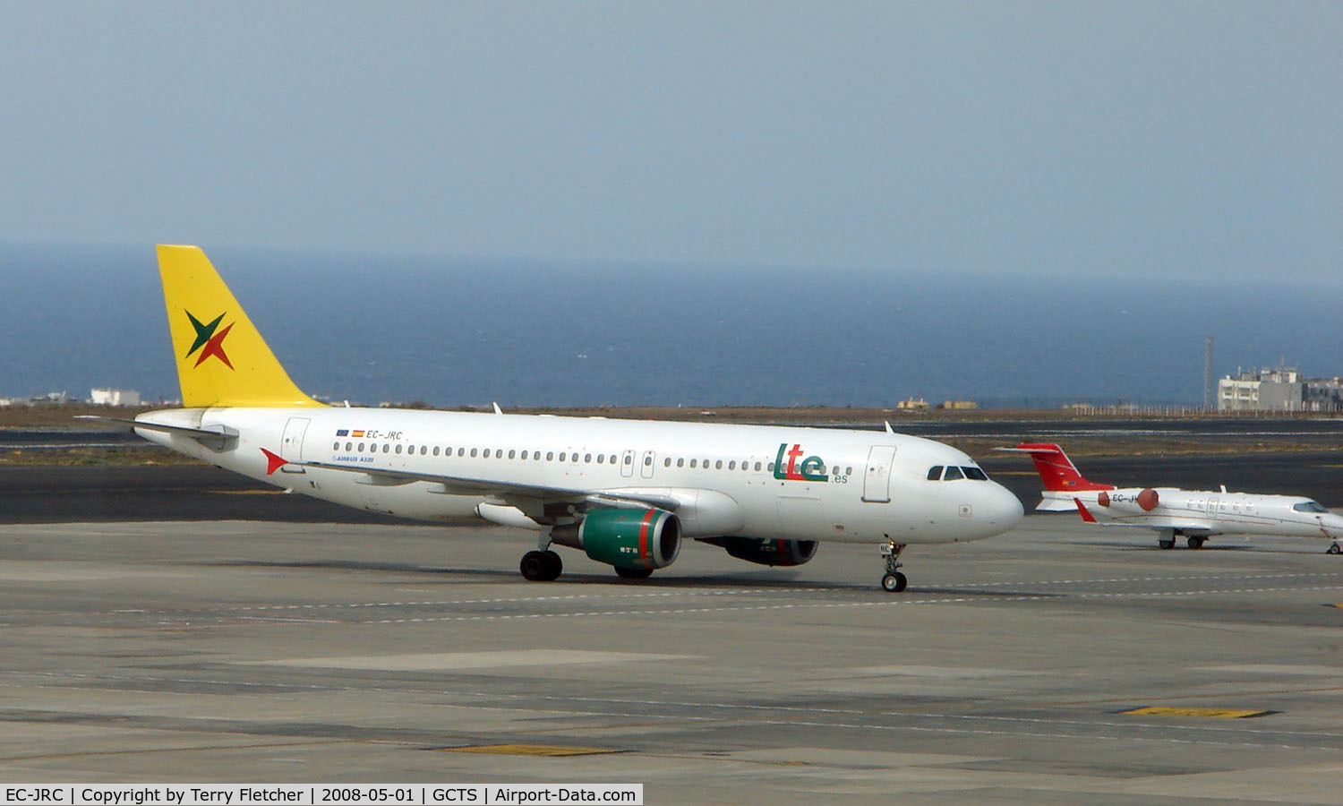 EC-JRC, 1993 Airbus A320-212 C/N 438, LTE A320 taxies in at Tenerife South