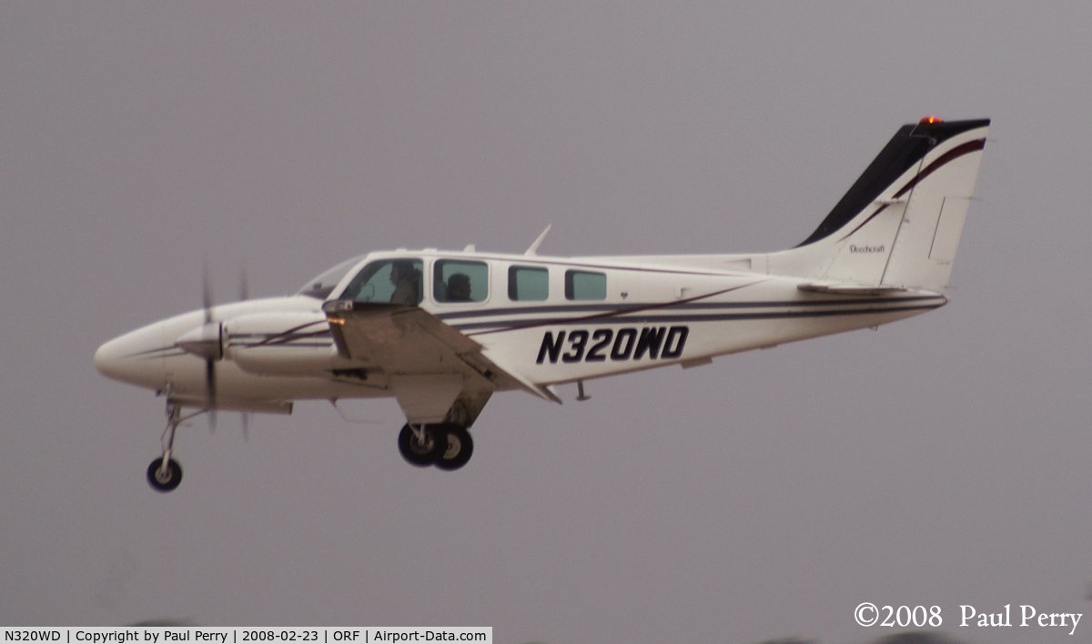 N320WD, 1974 Beech 58 Baron C/N TH-426, Dropping in from Roanoke on this misty day