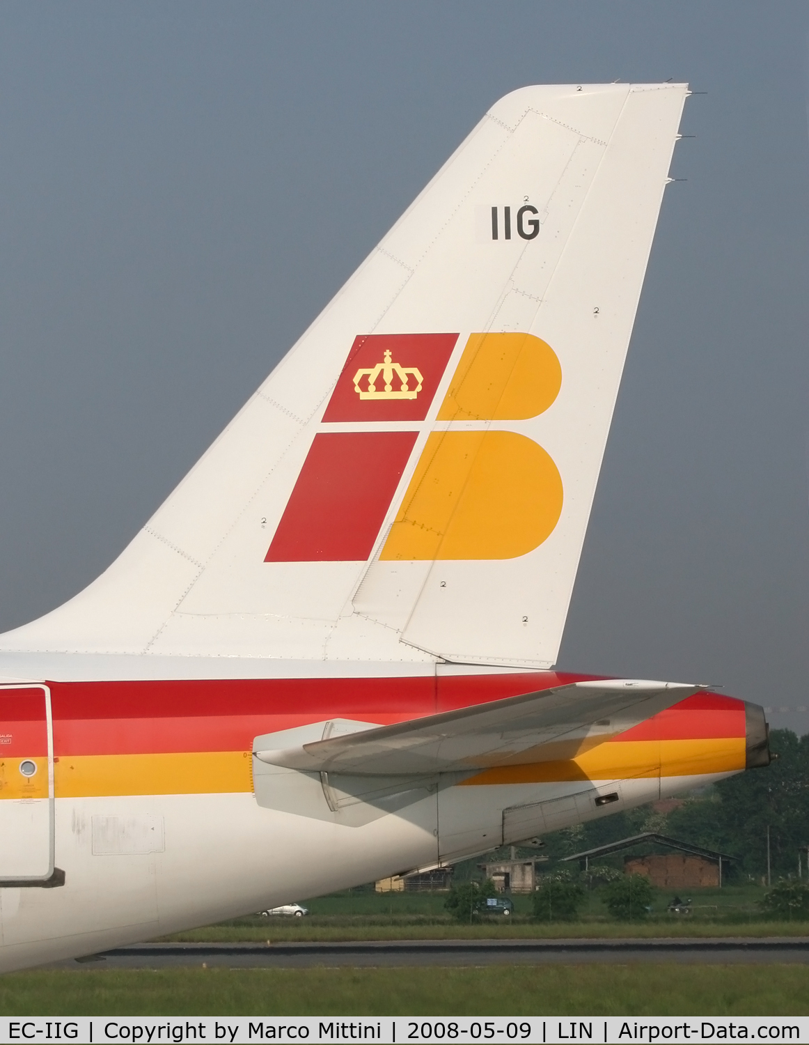 EC-IIG, 2001 Airbus A321-211 C/N 1554, IBERIA tail
