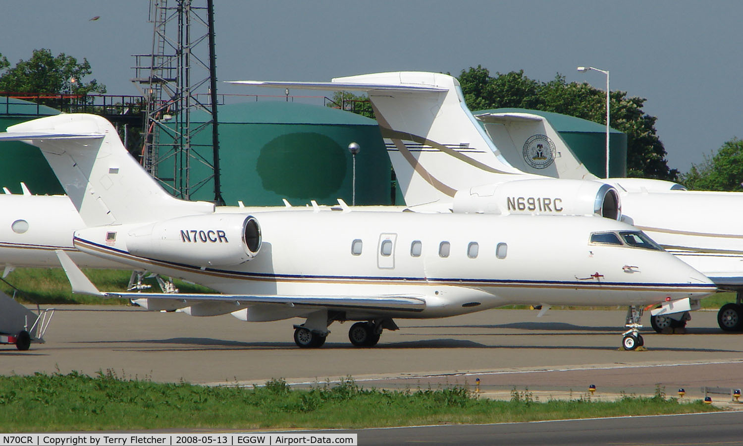 N70CR, 2005 Bombardier Challenger 300 (BD-100-1A10) C/N 20048, Challenger 300 at Luton