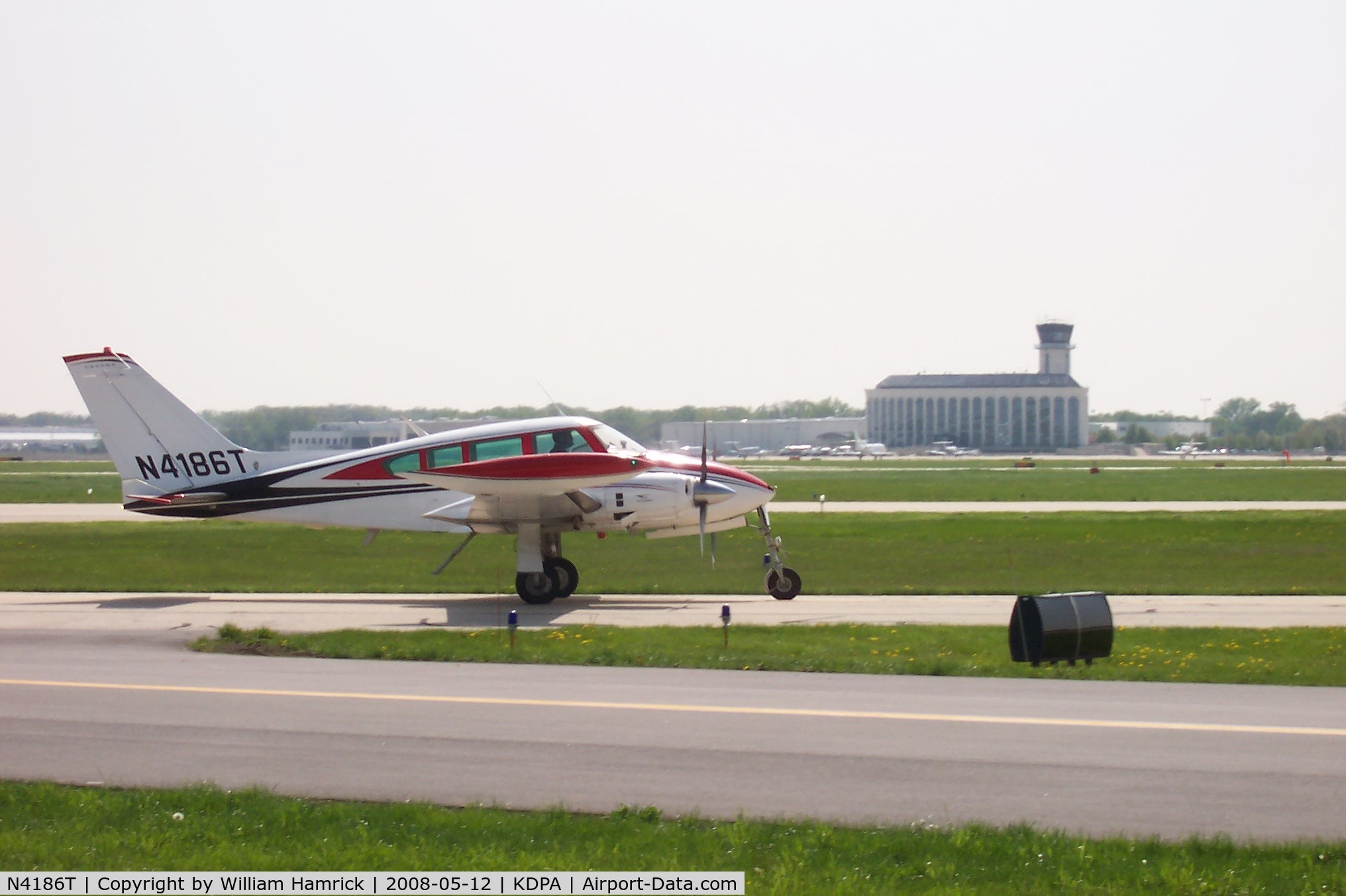 N4186T, 1966 Cessna 320D Executive Skyknight C/N 320D0086, Taxing at DuPage
