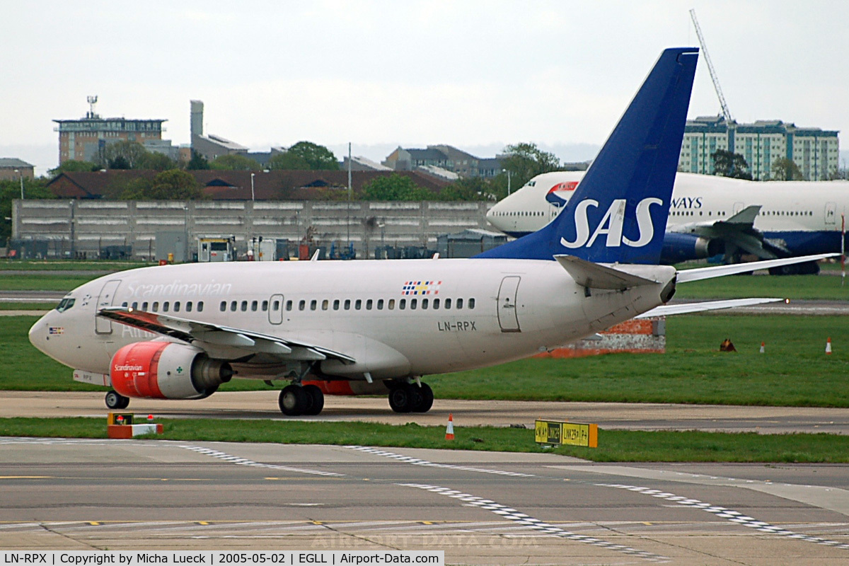 LN-RPX, 1998 Boeing 737-683 C/N 28291, Taxiing to the runway