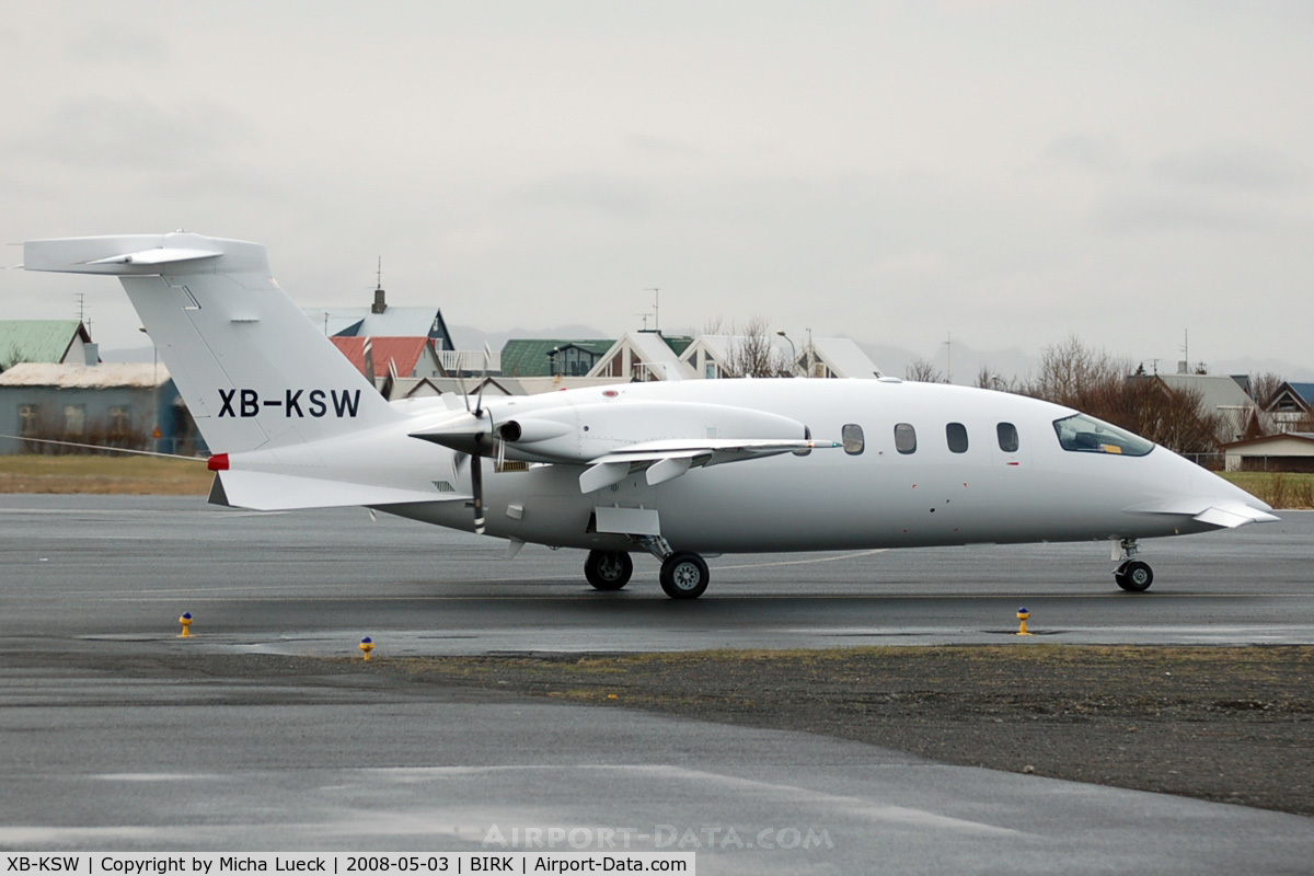 XB-KSW, 2008 Piaggio P-180 Avanti II C/N 1175, Taxiing to the runway