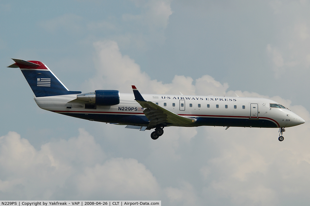 N229PS, 2004 Bombardier CRJ-200ER (CL-600-2B19) C/N 7898, PSA Regionaljet in US Airways colors