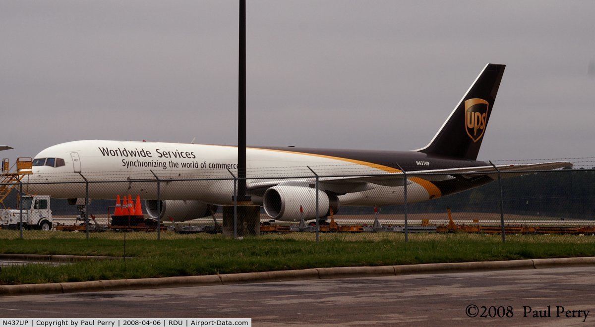N437UP, 1994 Boeing 757-24APF C/N 25468, The older UPS bird on the ramp that day