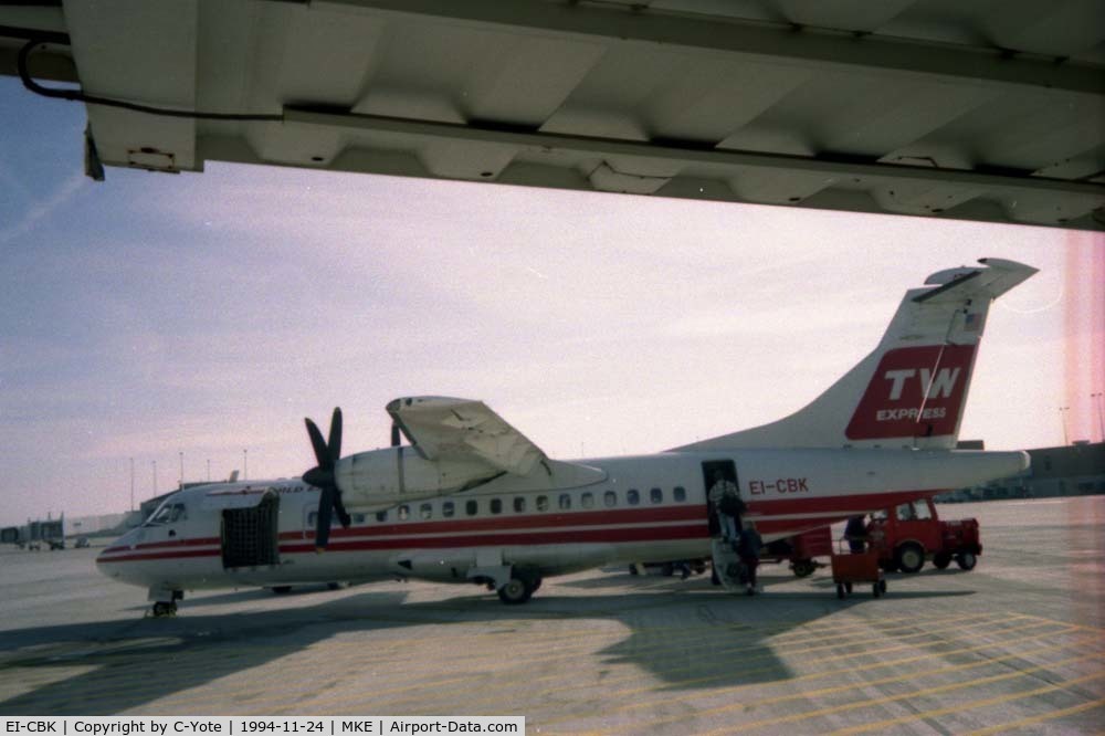 EI-CBK, 1990 ATR 42-300 C/N 199, ATR-42 at Mitchell Int'l AP - Milwaukee