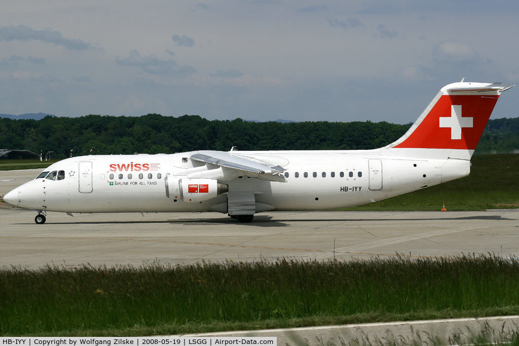 HB-IYY, 1998 British Aerospace Avro 146-RJ100 C/N E3339, visitor