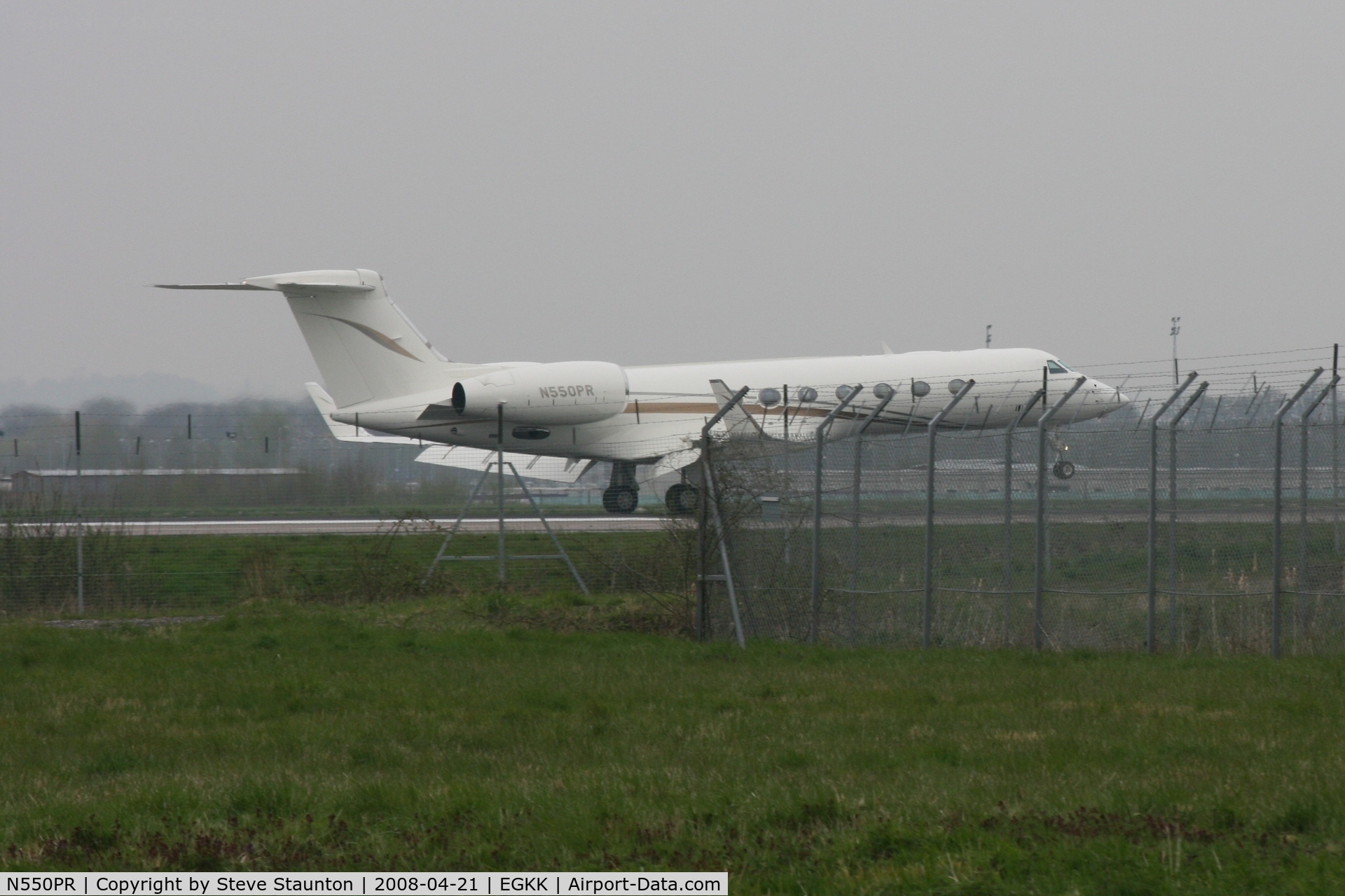 N550PR, 2006 Gulfstream Aerospace GV-SP (G550) C/N 5121, Gatwick Airport 21/04/08 (married 19/04/08 - spotting two days later)