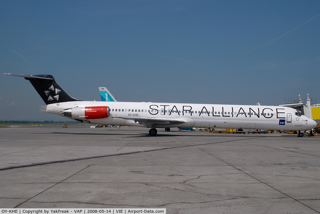 OY-KHE, 1988 McDonnell Douglas MD-82 (DC-9-82) C/N 49604, SAS MD80 in Star Alliance colors
