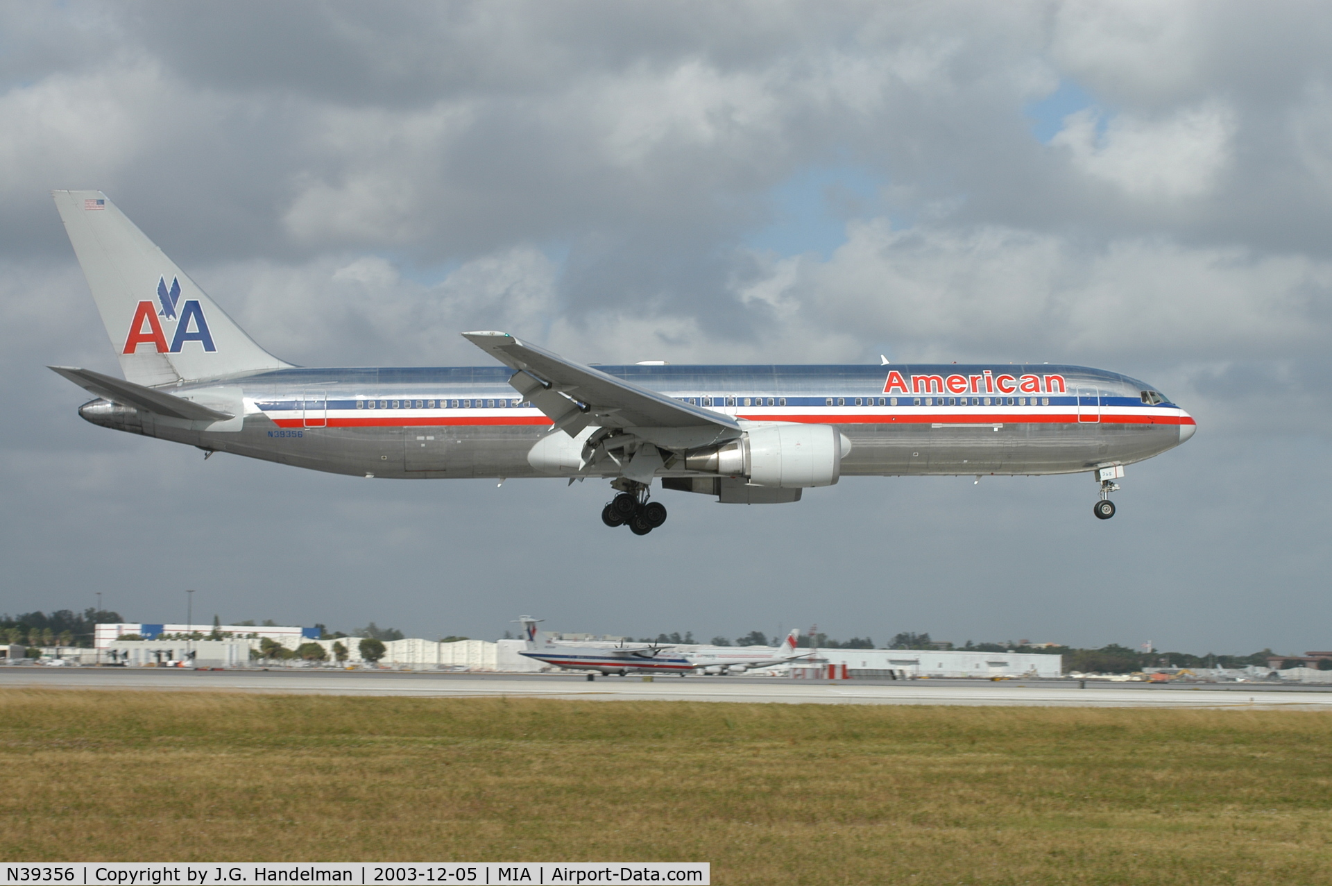 N39356, 1988 Boeing 767-323 C/N 24037, touch down at MIA