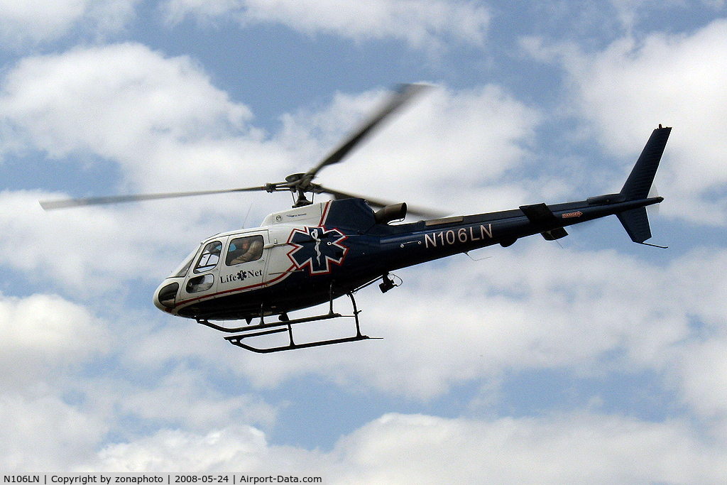 N106LN, 1999 Eurocopter AS-350B-3 Ecureuil Ecureuil C/N 3251, Life Net Eurocopter leaving Arrowhead Hospital in Glendale, Arizona