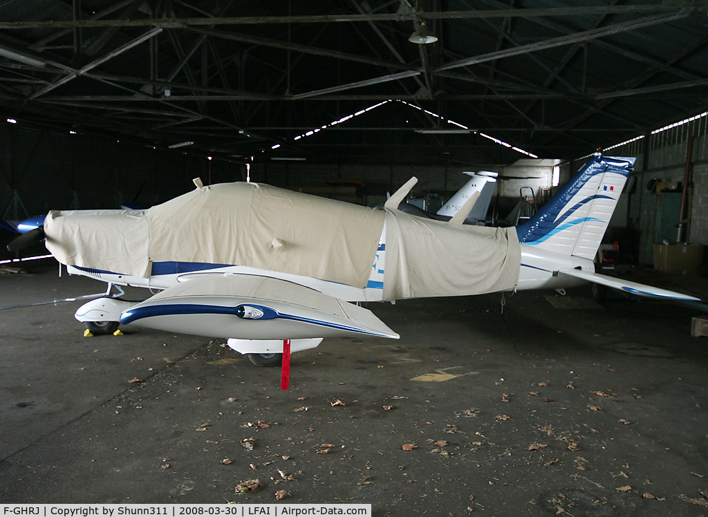 F-GHRJ, Piper PA-28-181 Archer C/N 28-7790360, Inside Airclub's hangard...