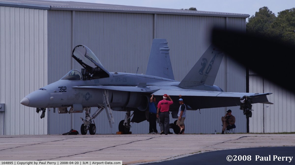 164895, McDonnell Douglas F/A-18C Hornet C/N 1227/C356, Backup girl for VFA-106's Demonstration