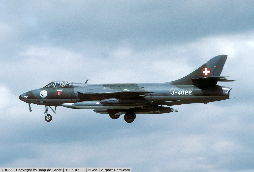 J-4022, 1955 Hawker Hunter F.58 C/N 41H-697389, Seen landing at Fairford for the 1993 Air Tatoo.