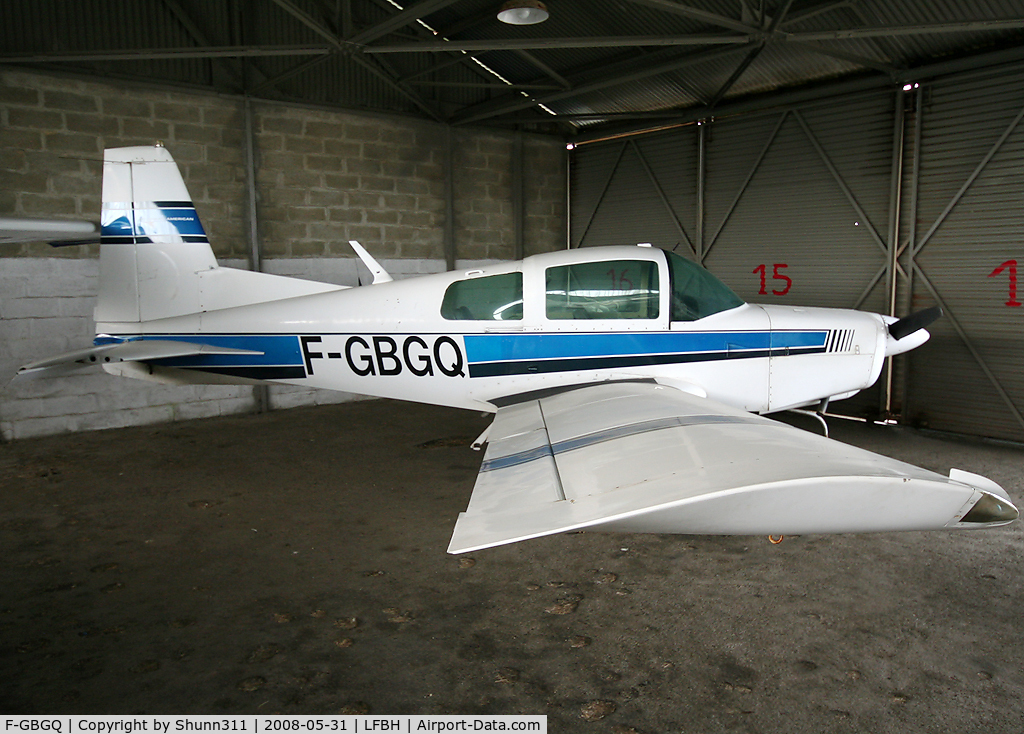 F-GBGQ, Grumman American AA-5 Traveler C/N AA5-0202, Inside Airclub's hangard...