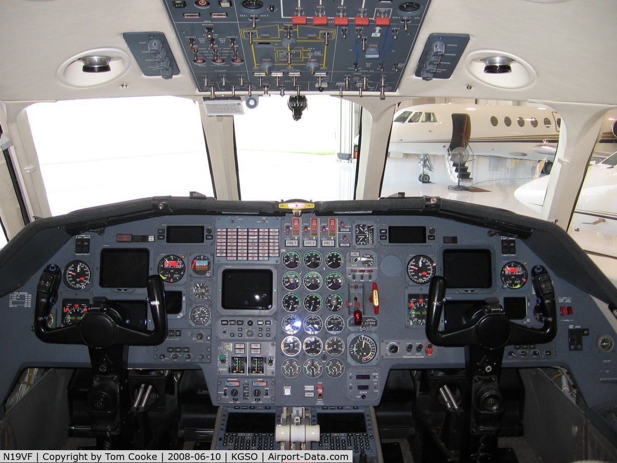 N19VF, 1987 Dassault Falcon 900 C/N 29, Falcon 900 cockpit