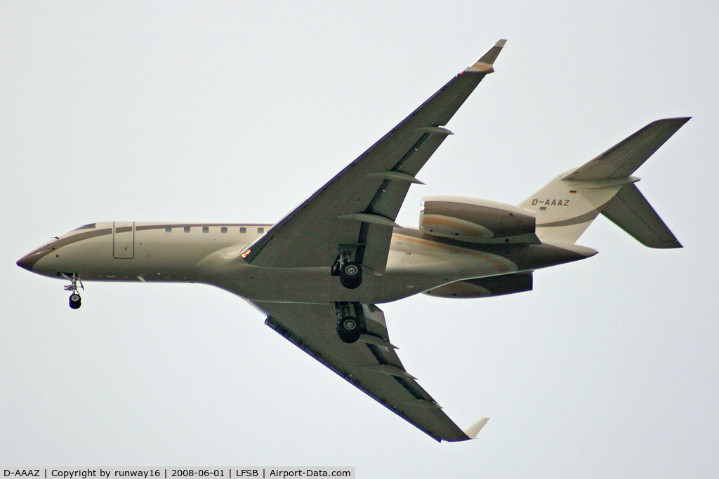 D-AAAZ, 2005 Bombardier BD-700-1A11 Global 5000 C/N 9170, landing on rwy 34
