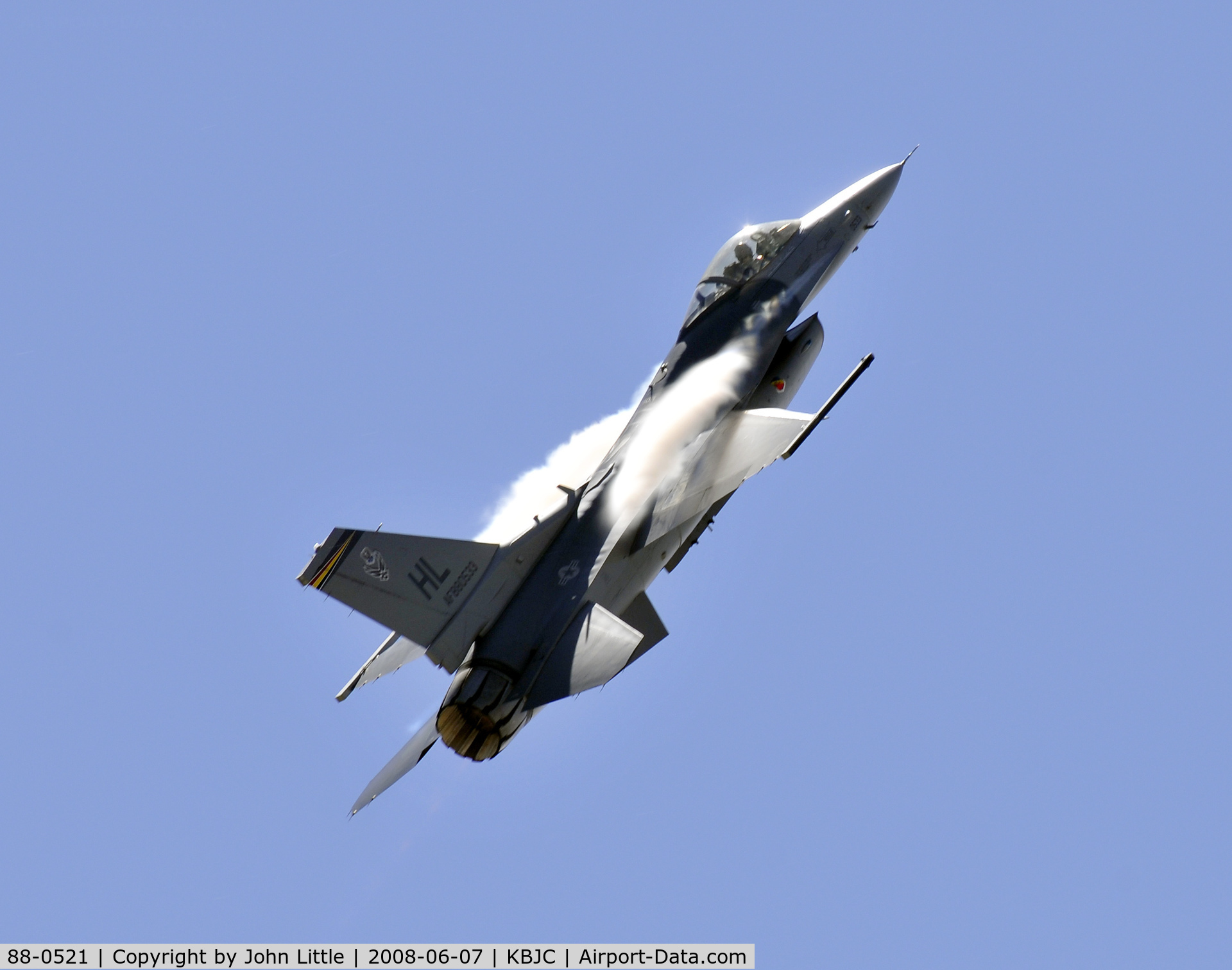 88-0521, 1988 General Dynamics F-16CG Night Falcon C/N 1C-123, F-16 picking up the speed