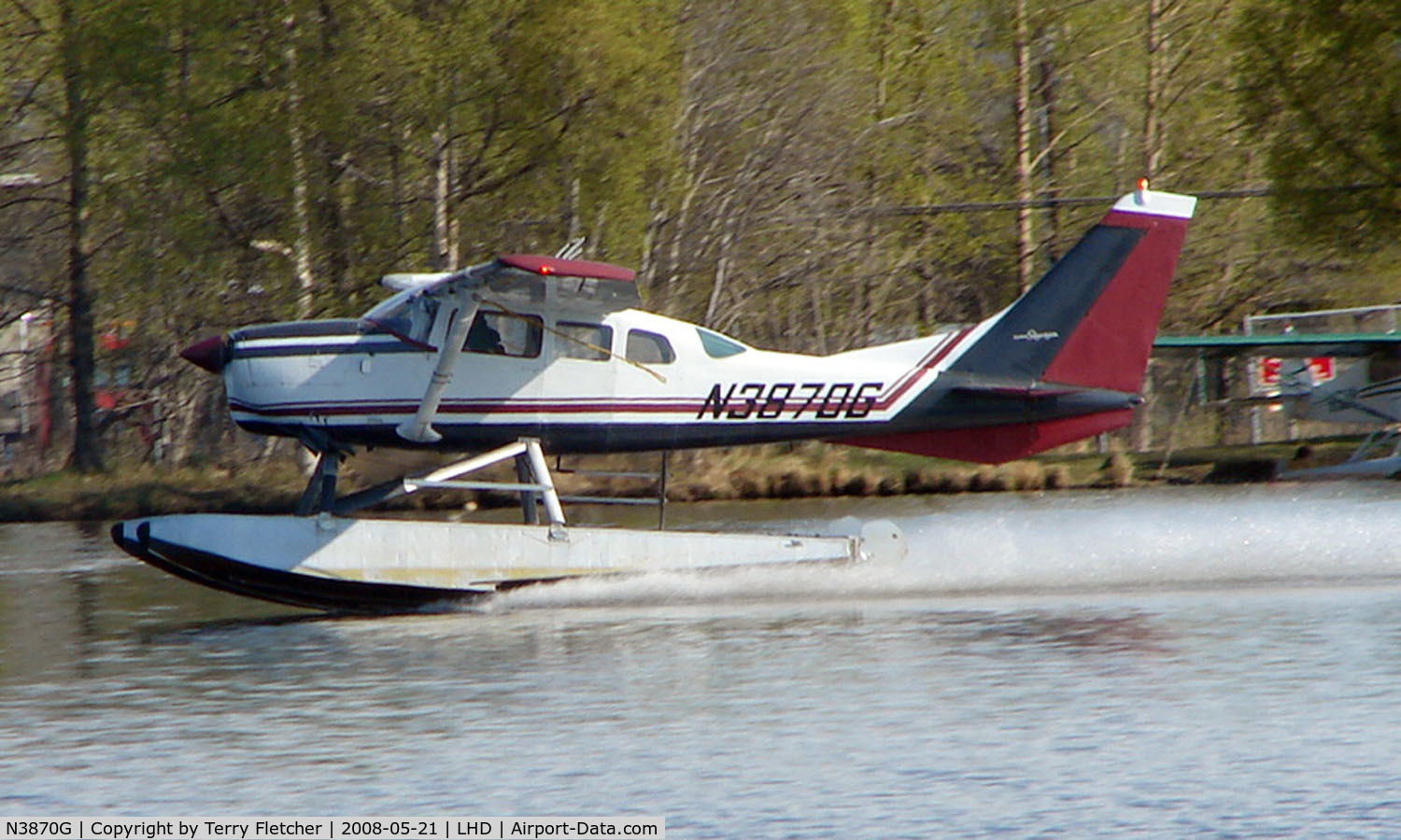 N3870G, 1967 Cessna U206B Super Skywagon C/N U206-0870, Cessna 206 about to lift off from Lake Hood