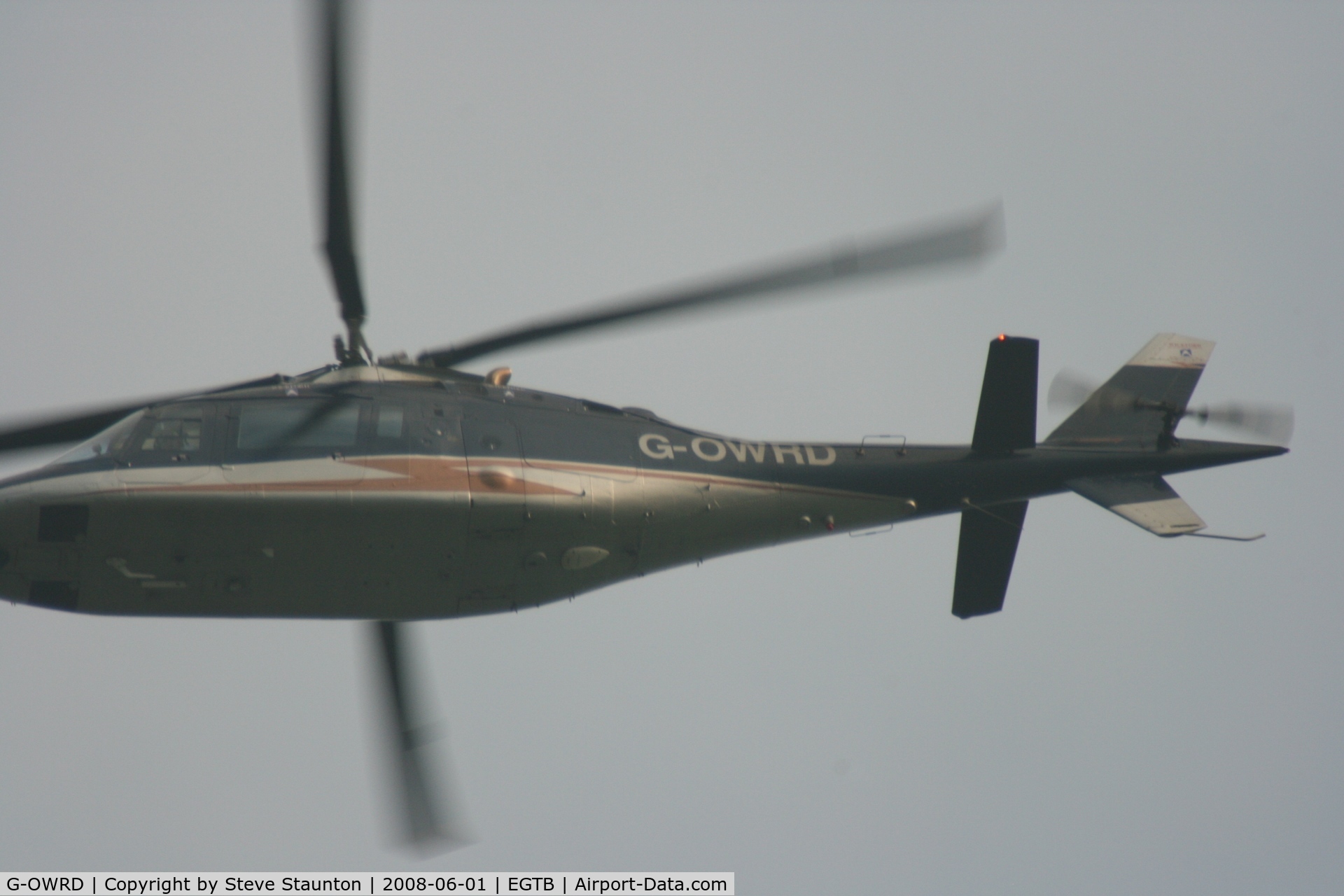 G-OWRD, 1991 Agusta A-109C C/N 7649, Taken at Wycombe Air Park using my new Sigma 50 to 500 APO DG HSM lens (The Beast)