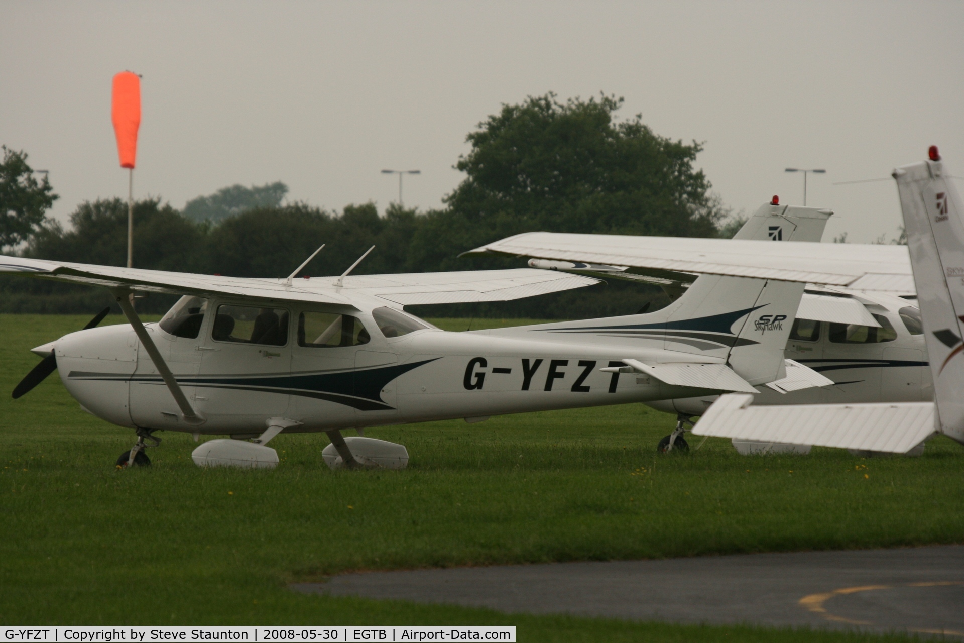 G-YFZT, 2004 Cessna 172S C/N 172S-9587, Taken at Wycombe Air Park using my new Sigma 50 to 500 APO DG HSM lens (The Beast)