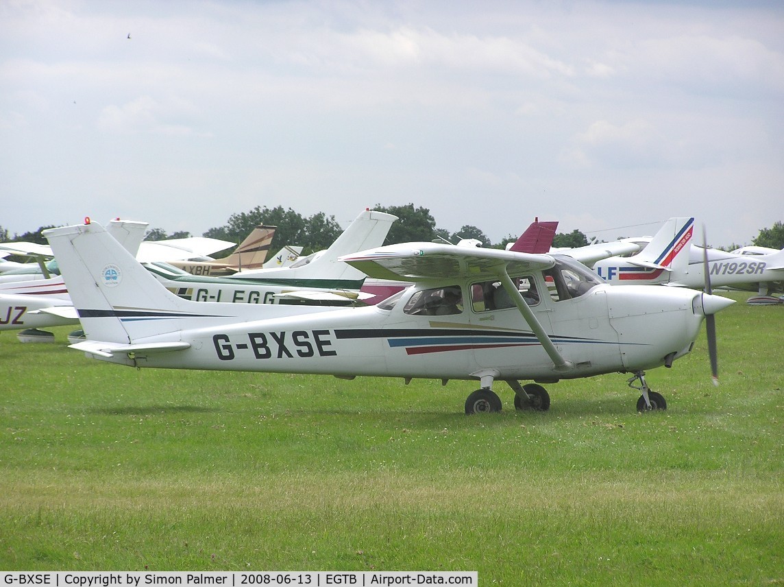 G-BXSE, 1998 Cessna 172R Skyhawk C/N 17280352, Cessna 172 taxying out from Booker