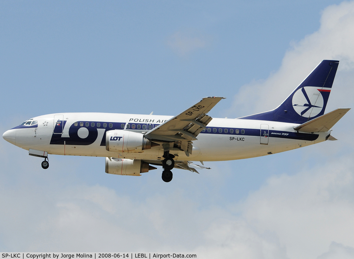 SP-LKC, 1992 Boeing 737-55D C/N 27418, Clear to land RWY 25R.