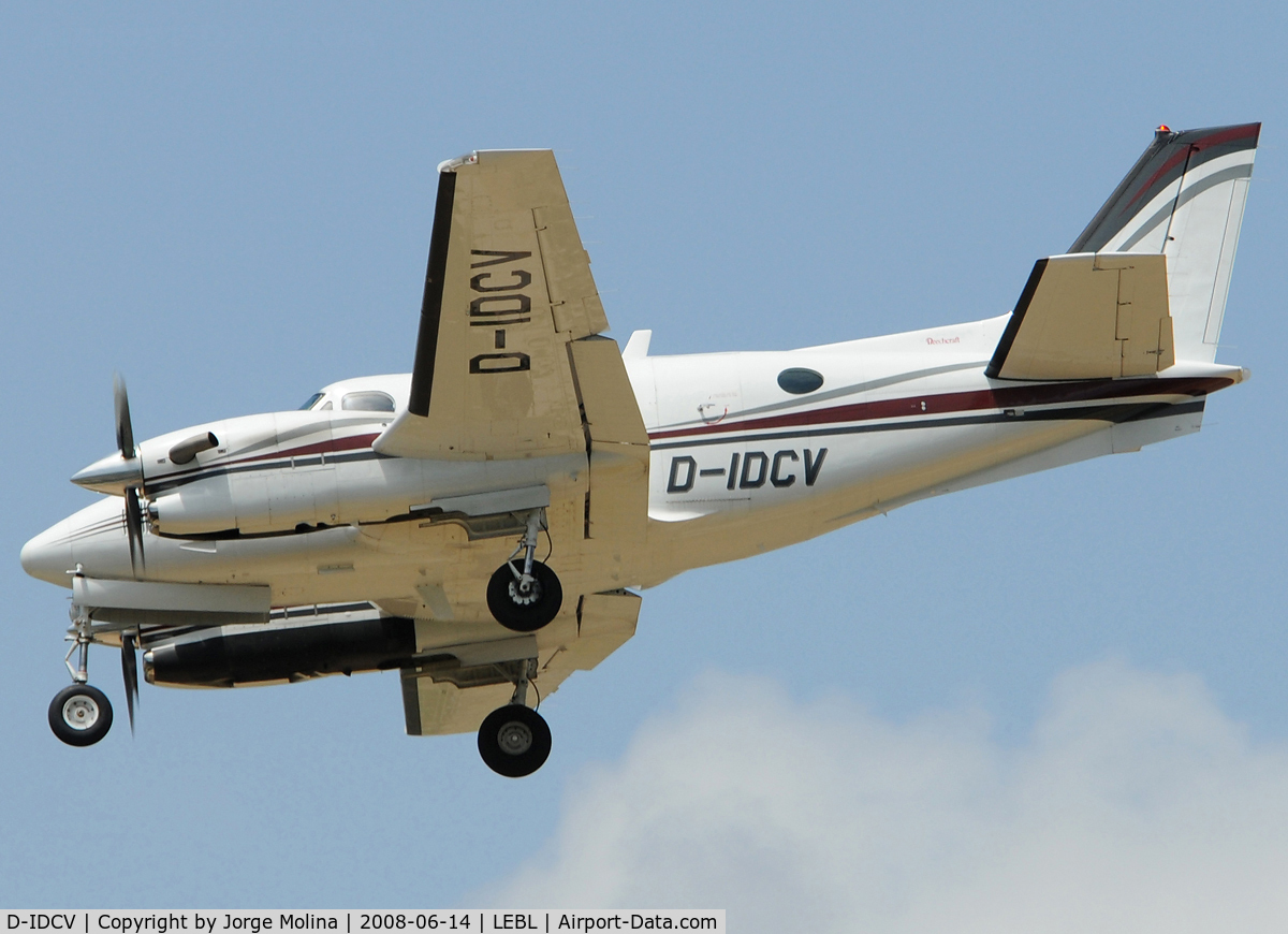 D-IDCV, 2001 Raytheon C90B King Air C/N LJ-1622, Clear to land RWY 25R.