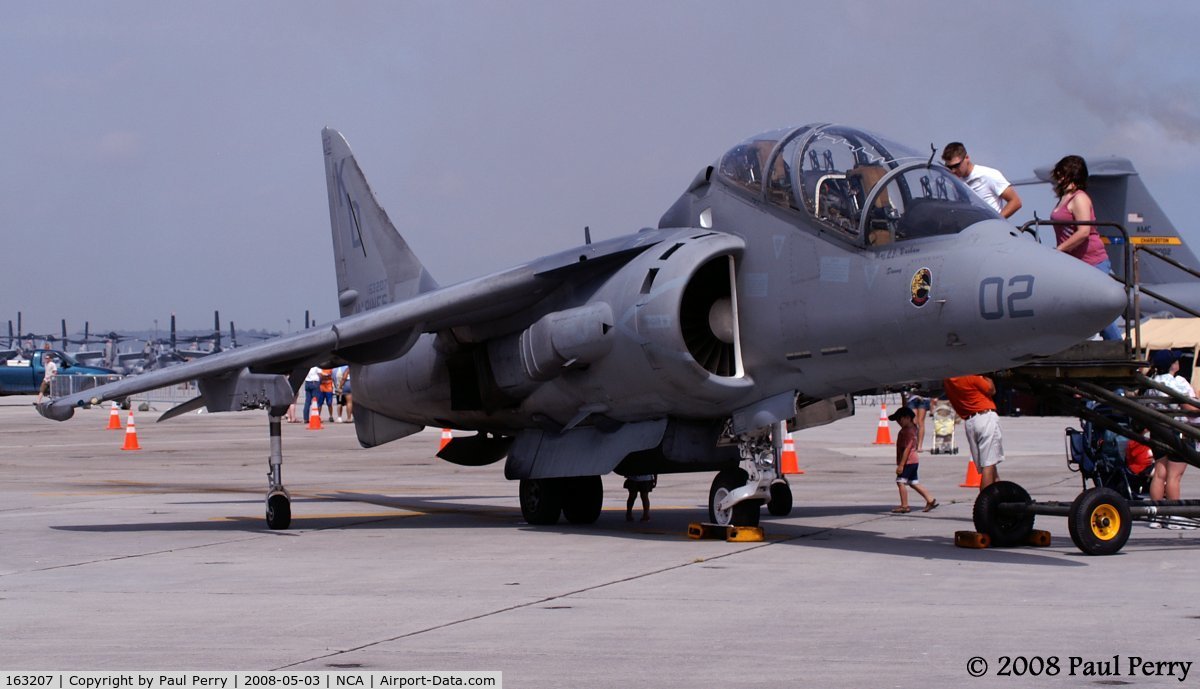 163207, McDonnell Douglas TAV-8B Harrier II C/N T009, Single or twin seat, I love her stance