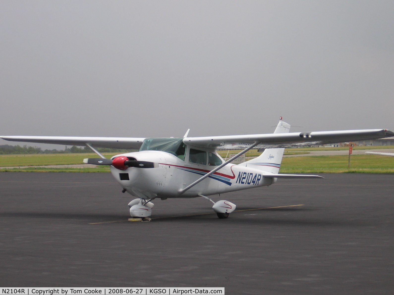 N2104R, 1964 Cessna 182G Skylane C/N 18255304, very friendly folks arrived in this 182 to wait out storms