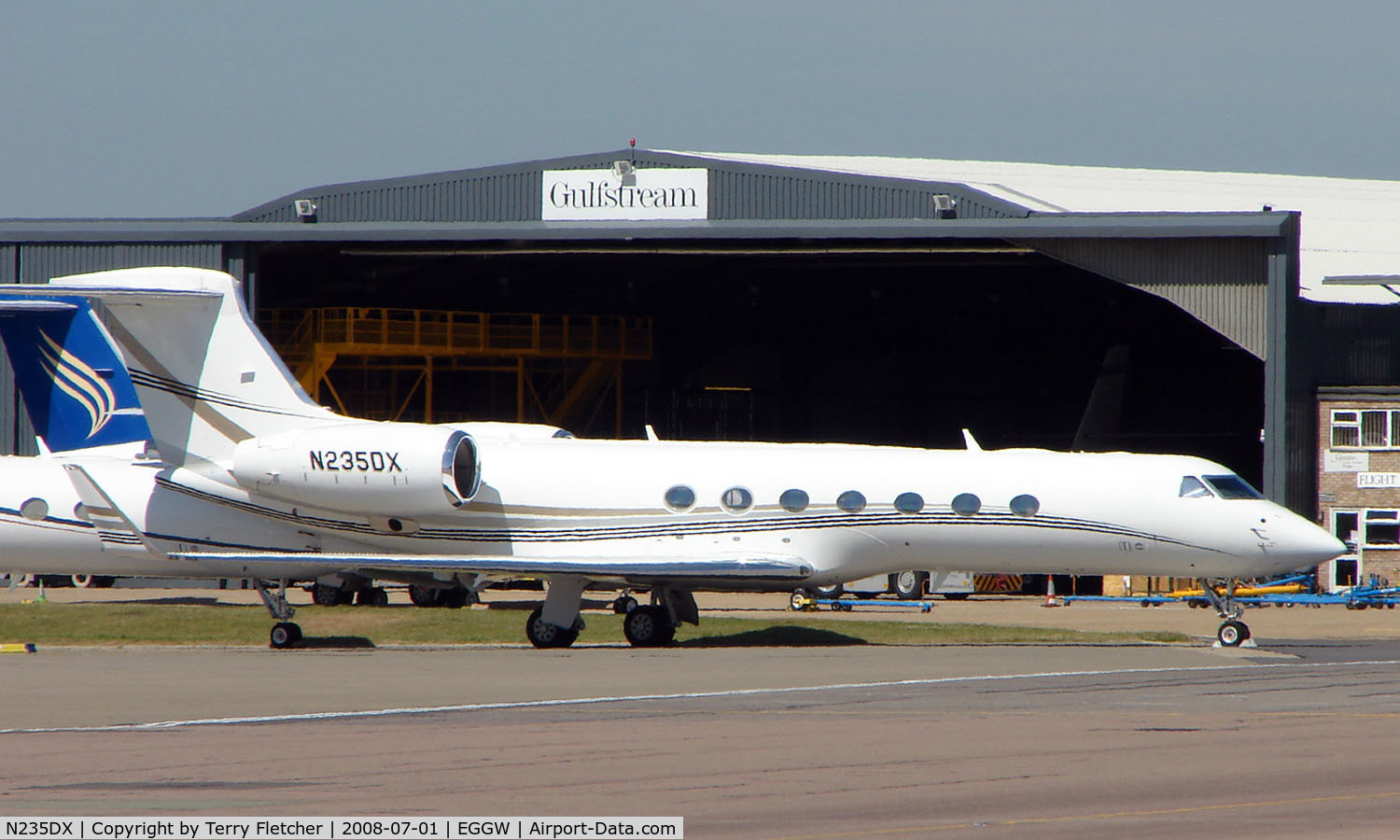 N235DX, 2005 Gulfstream Aerospace GV-SP (G550) C/N 5085, G550 at Luton