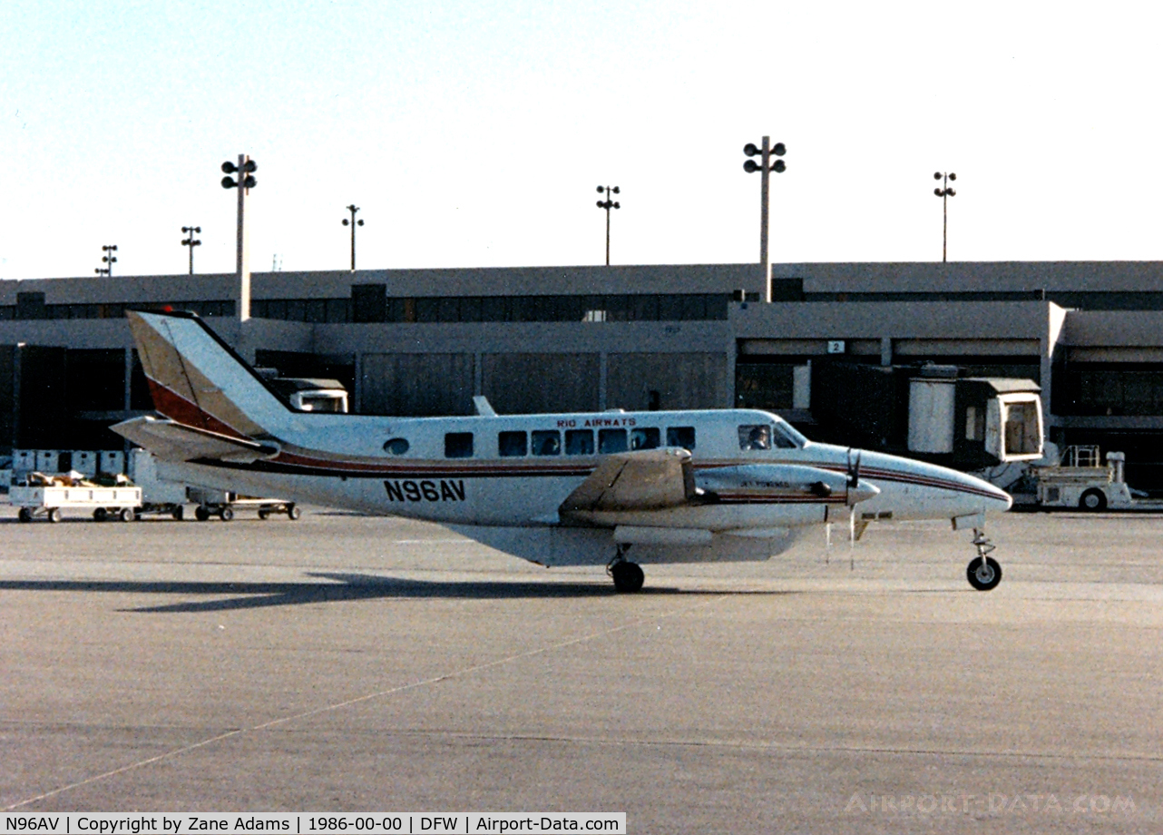 N96AV, 1983 Beech C99 Airliner C/N U-201, On the ramp at DFW
