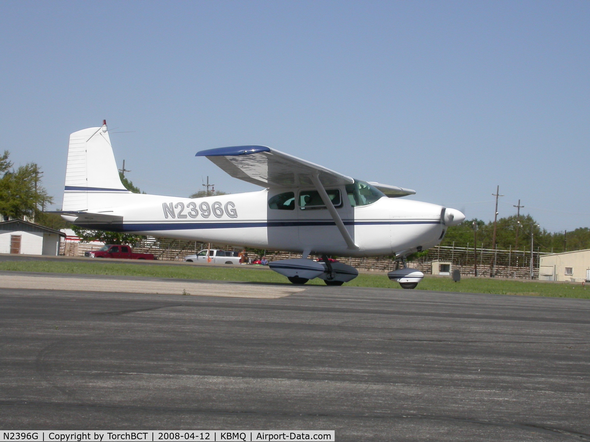 N2396G, 1958 Cessna 182B Skylane C/N 51696, Skylane taxiing to parking at BMQ.