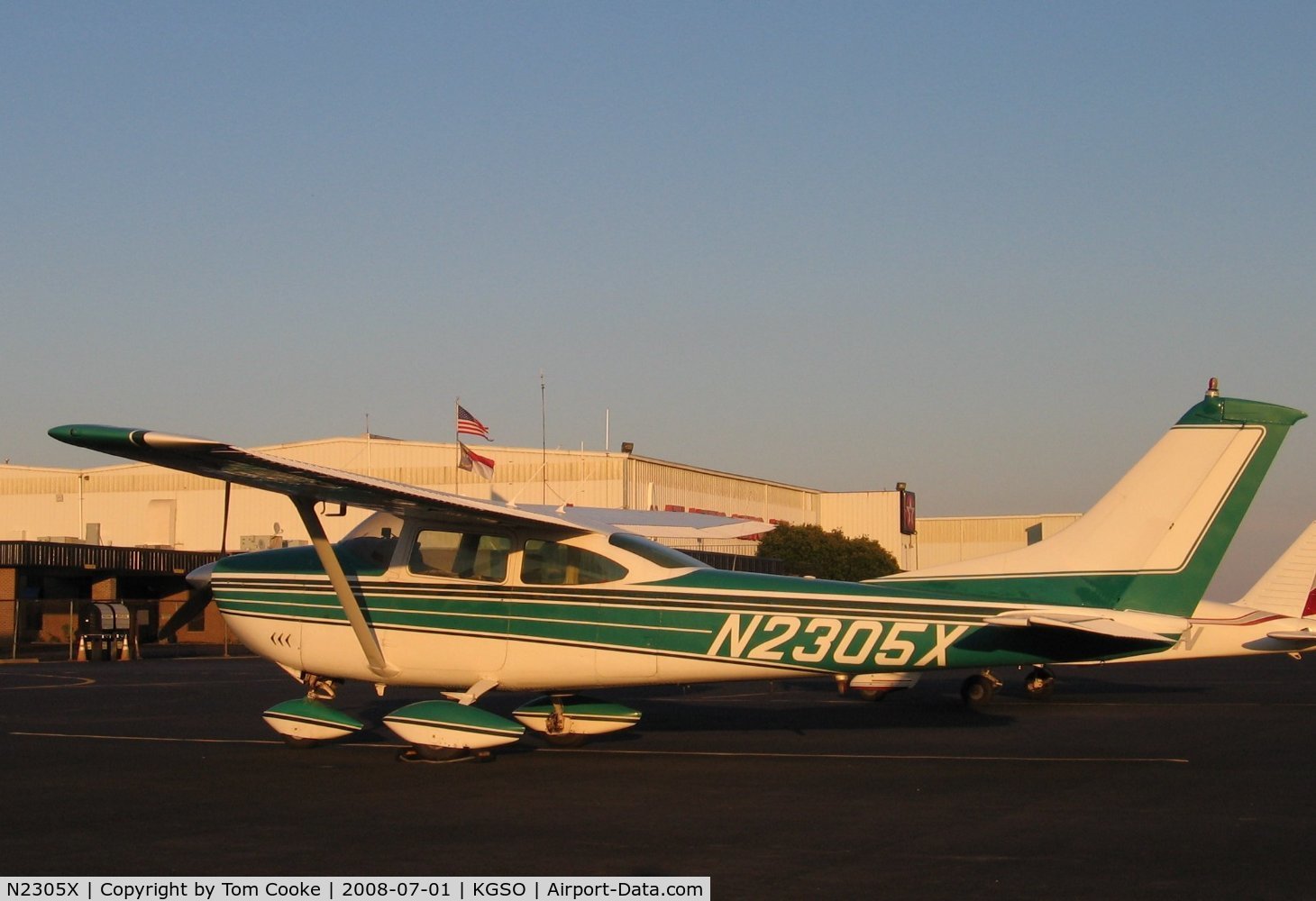 N2305X, 1965 Cessna 182H Skylane C/N 18256205, 182 at rest