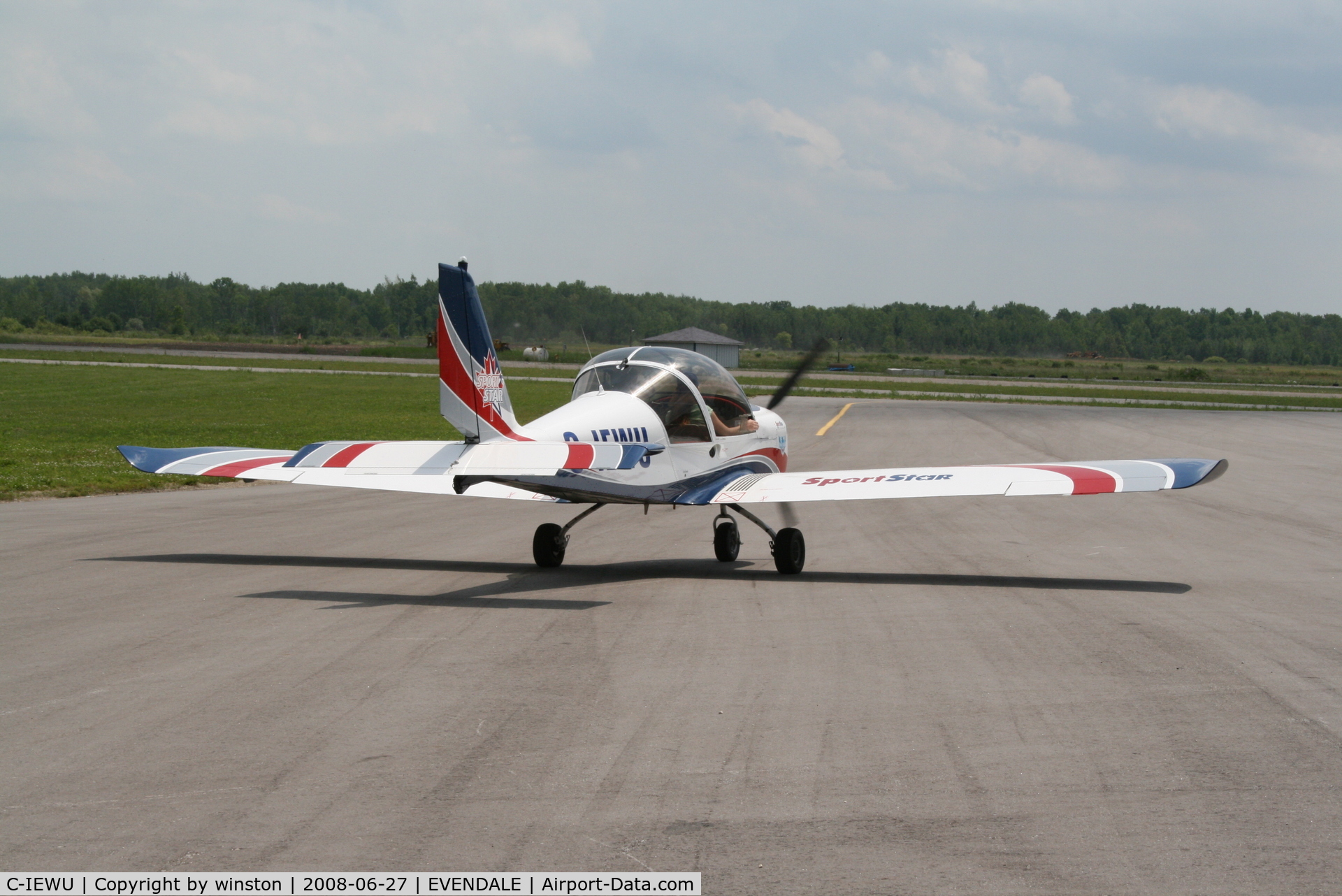C-IEWU, 2005 Aerotechnik SPORTSTAR C/N 20050405, Shortly before take-off
