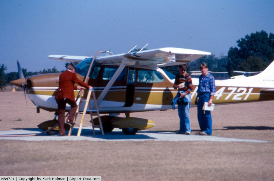 N84721, 1969 Cessna 172K Skyhawk C/N 17258591, Refueling in Orlando Florida around 1977