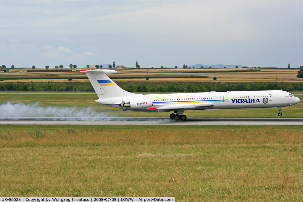 UR-86528, 1981 Ilyushin Il-62M C/N 4038111, burnin' lots of rubber!!