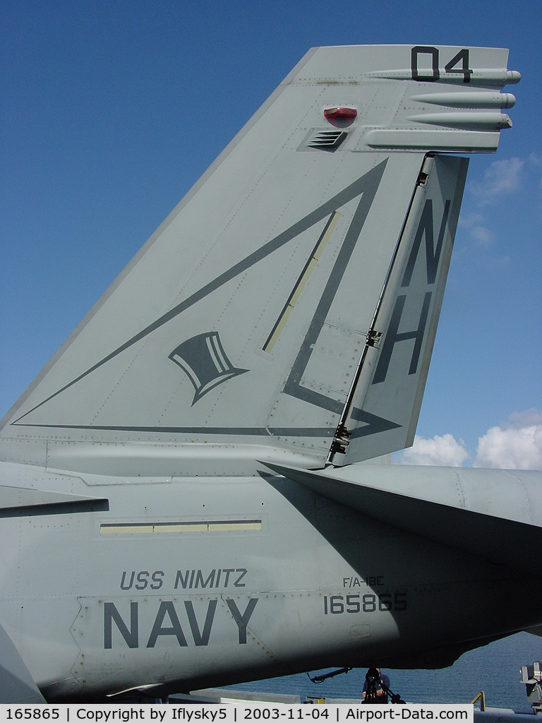 165865, 2001 Boeing F/A-18E Super Hornet C/N E041, USN FA-18E squadron bird tail