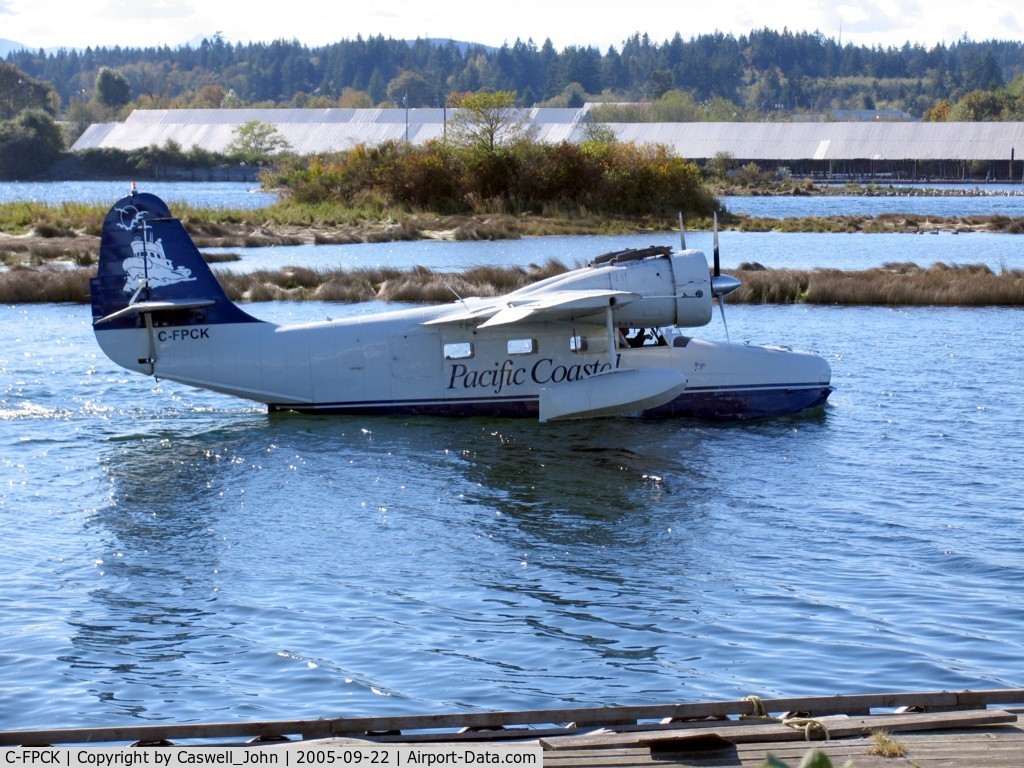 C-FPCK, 1942 Grumman G-21A Goose C/N 1187, Pacific Coastal, Docking, Campbell River, B.C. Spit