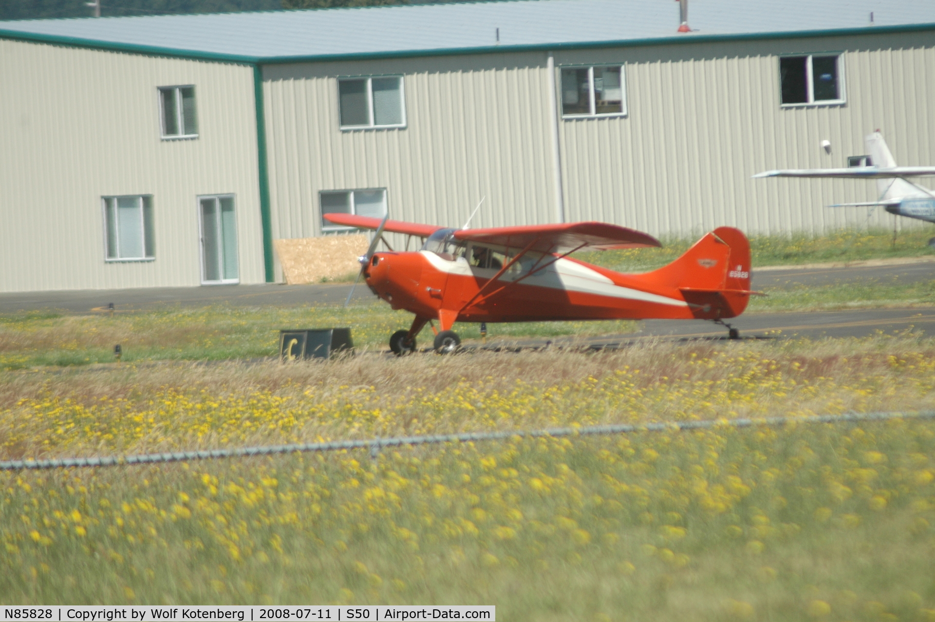 N85828, Aeronca 11AC Chief C/N 11AC-246, on field